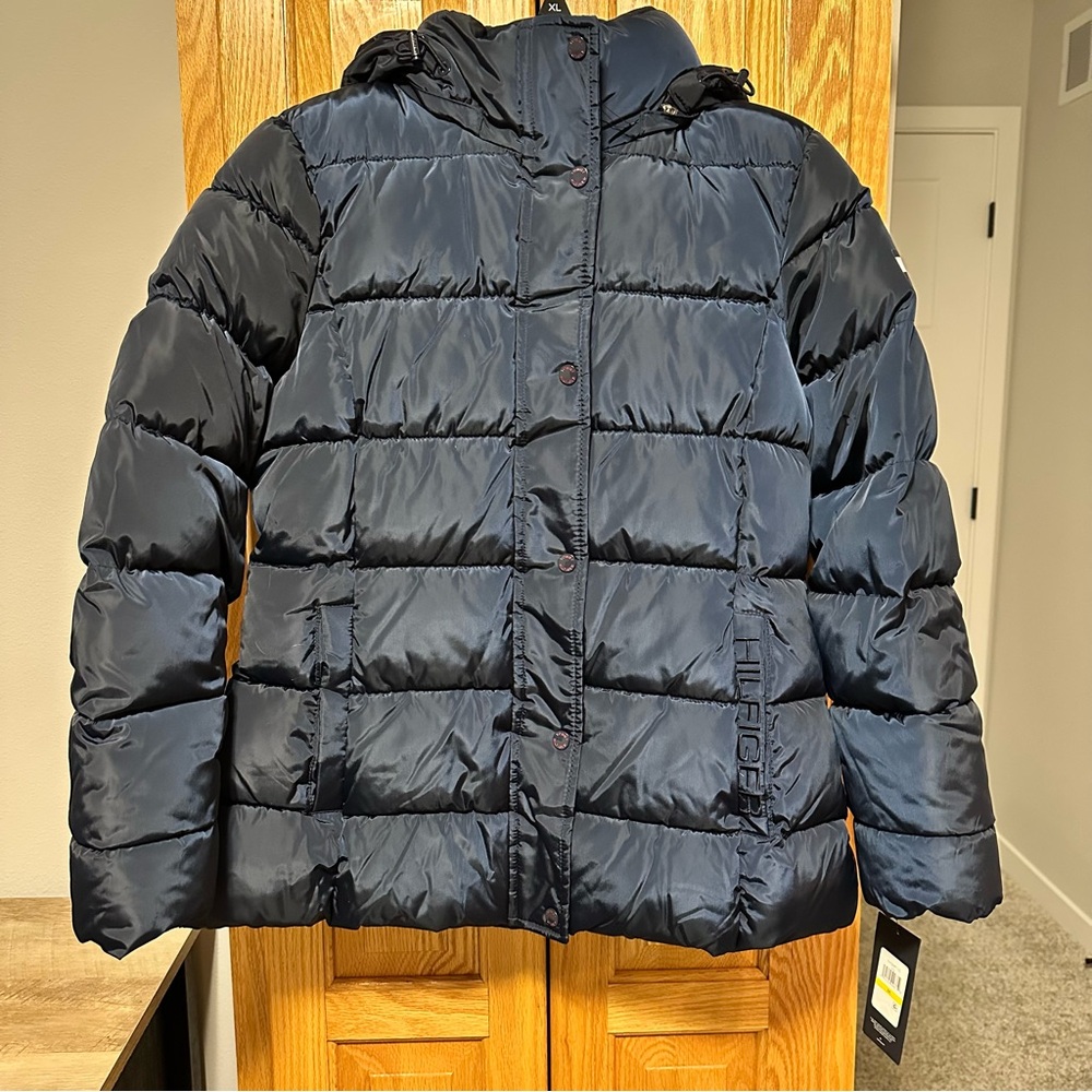 NWT Tommy Hilfiger puffer winter coat jacket size M with hood - Picture 2 of 10